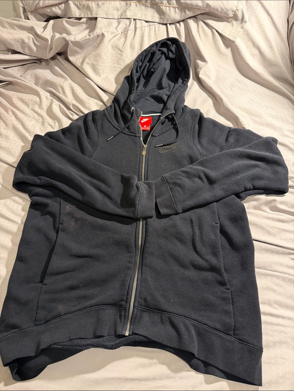 Nike Men's Black Full-Zip Hooded Sweatshirt with Subtle Logo